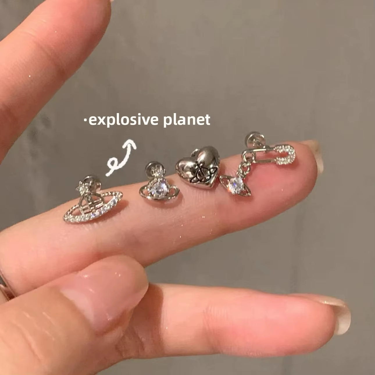 Unique Saturn Stud Earrings Set Pin Planet Super Shiny Women'S Fashion Jewelry Accessories Elegant Cool Ear Decorations