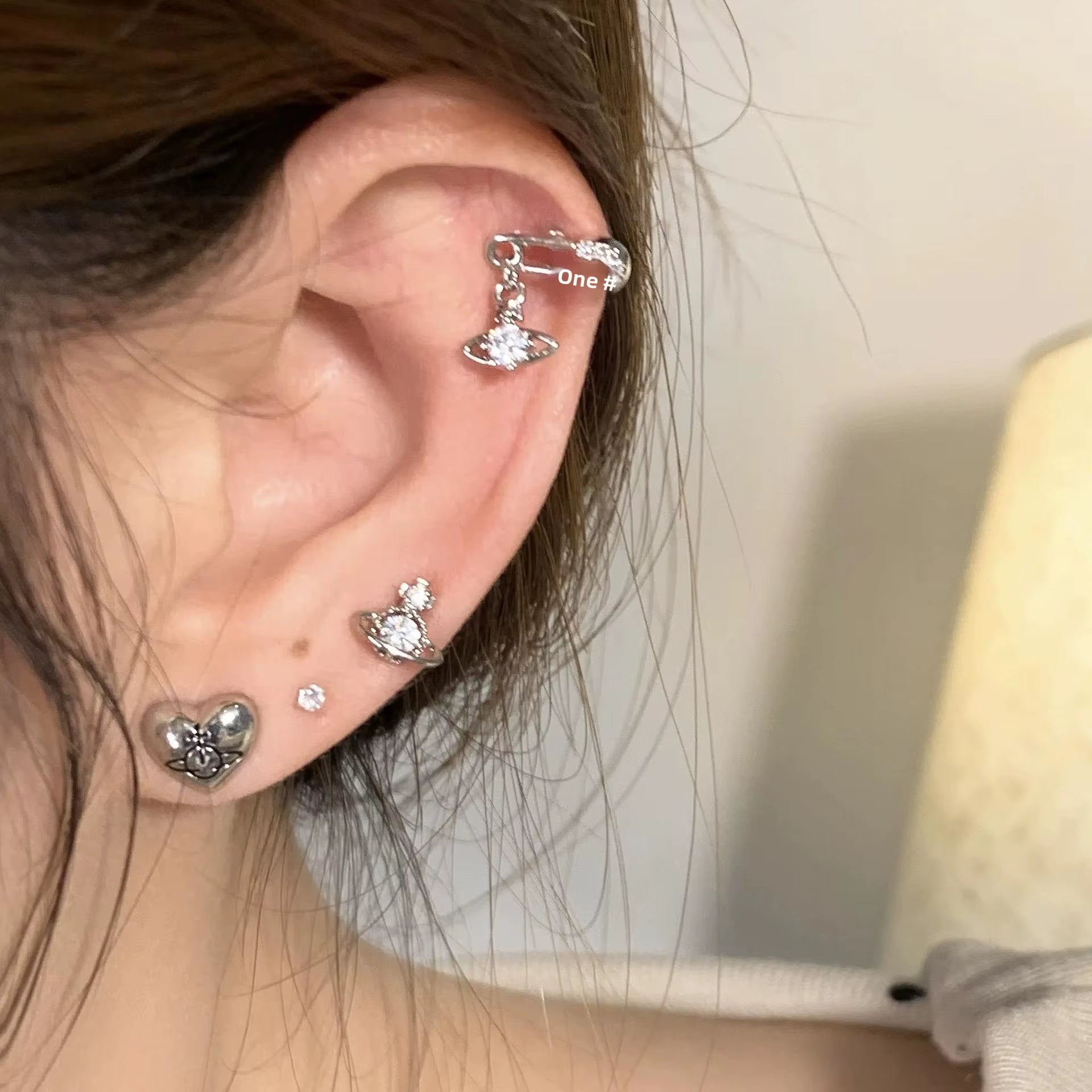 Unique Saturn Stud Earrings Set Pin Planet Super Shiny Women'S Fashion Jewelry Accessories Elegant Cool Ear Decorations