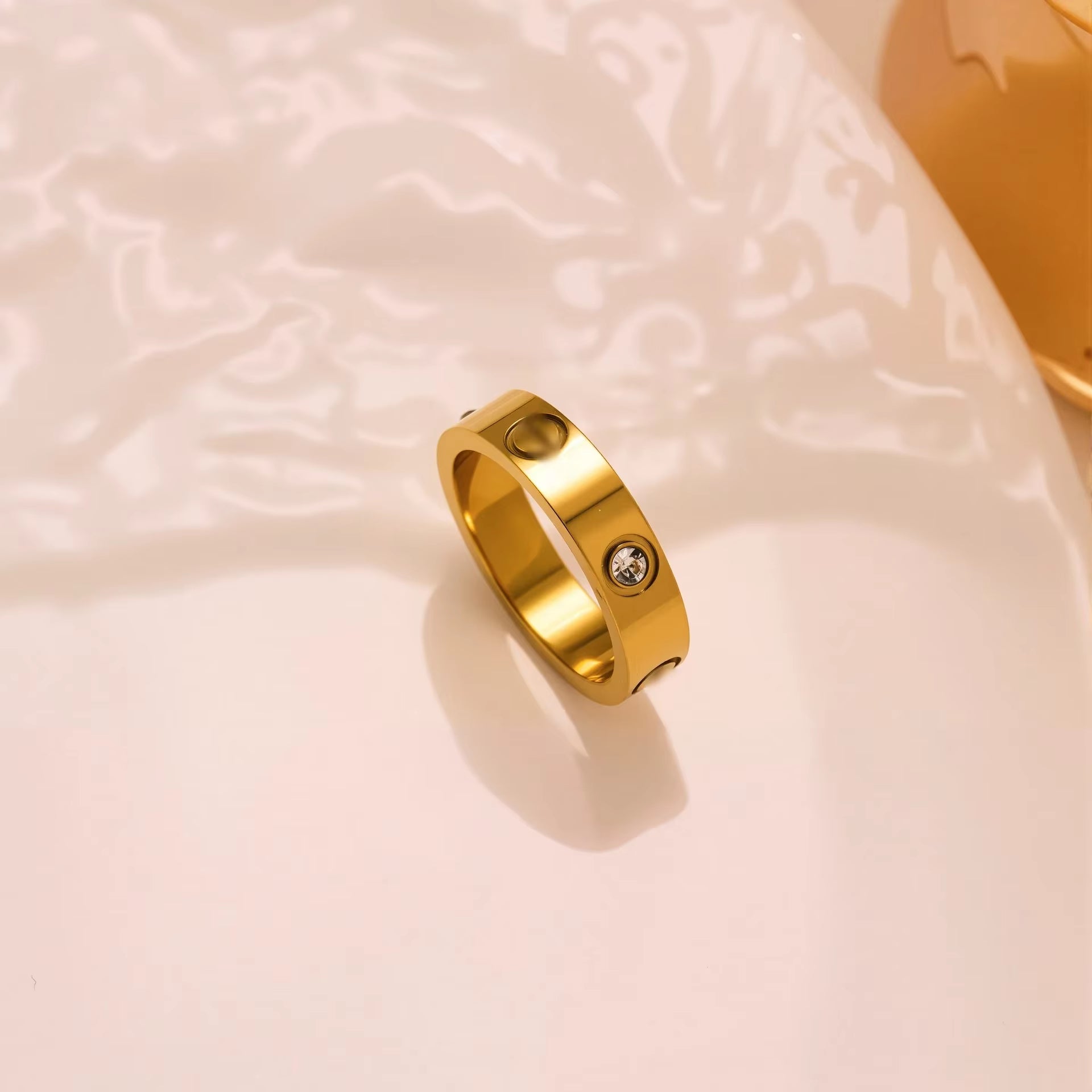 Simplified Three-Diamond Titanium Steel 18K Gold Ring Elegantly Minimalist Fashionable Ins Ring Finger Accessory