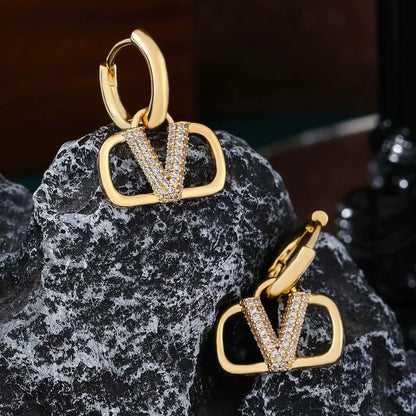Square Letter V Full Drill Earring Women'S Fashionable Luxury Versatile High-End Feeling Ear Jewelry Elegant Personality