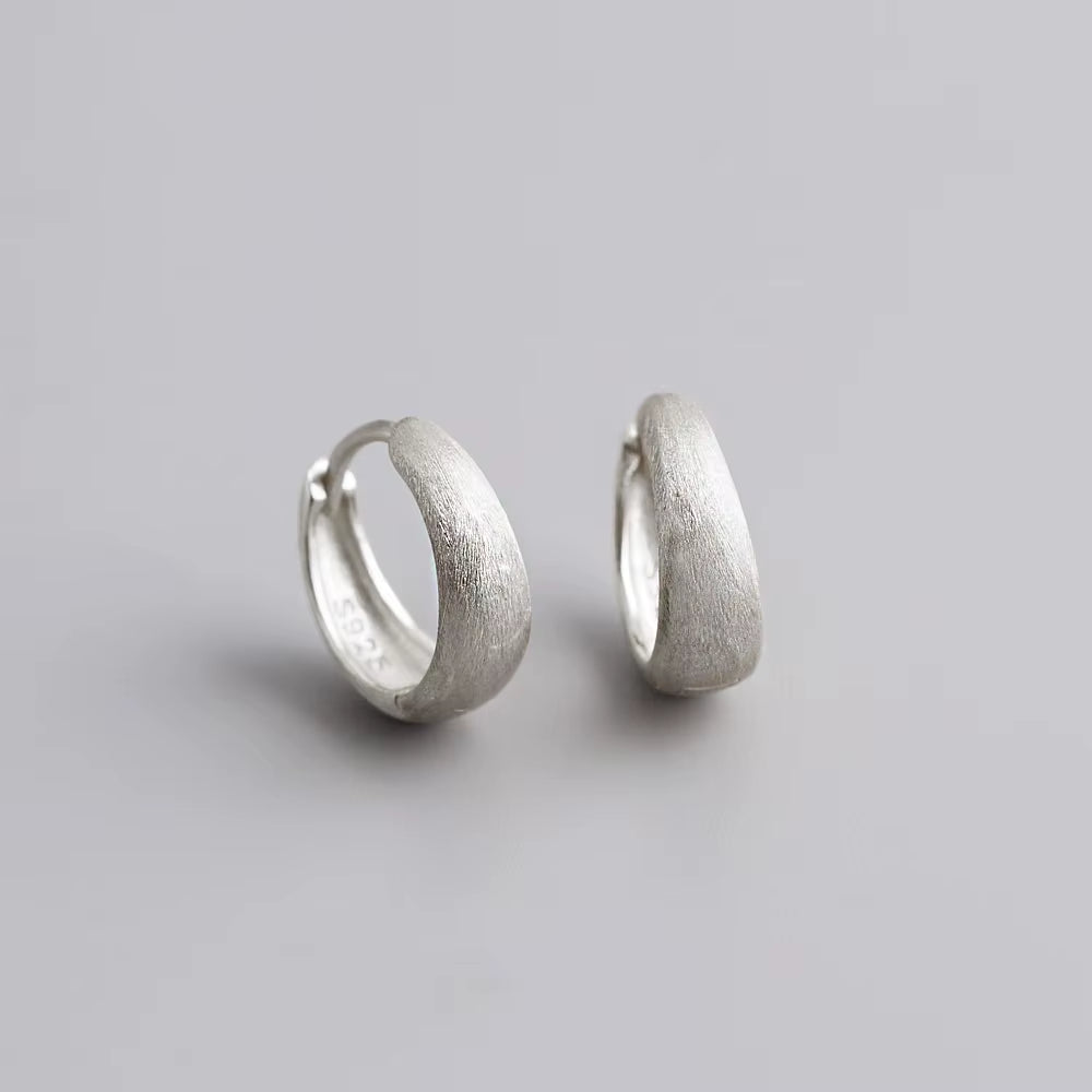 925 Sterling Silver Simple Wide Huggies Gothic Hoop Earrings for Women European Unisex Piercing Rock Jewelry Ear Buckles