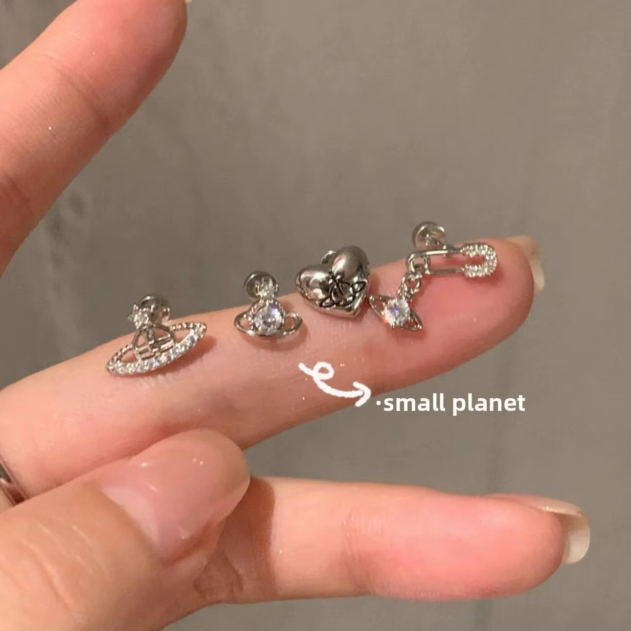 Unique Saturn Stud Earrings Set Pin Planet Super Shiny Women'S Fashion Jewelry Accessories Elegant Cool Ear Decorations