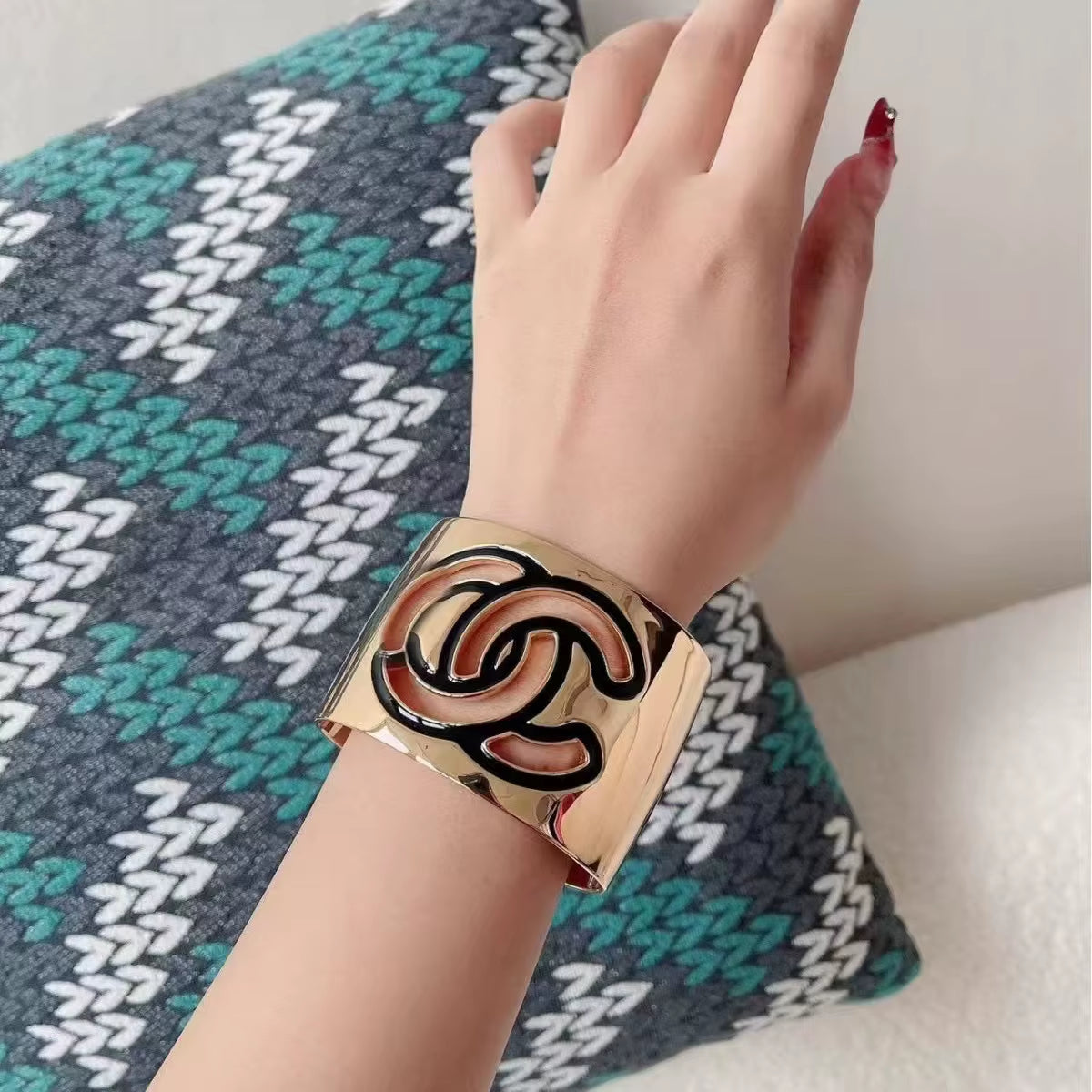 Gold Enamel Drip Hollow Out Narrow Bracelet Colorful Fashion Earrings Classic Style Luxury Look Lightweight Alloy Jewelry