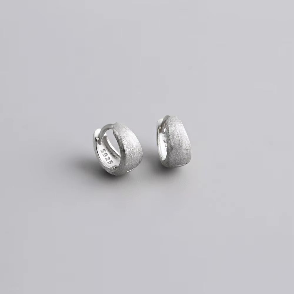 925 Sterling Silver Simple Wide Huggies Gothic Hoop Earrings for Women European Unisex Piercing Rock Jewelry Ear Buckles