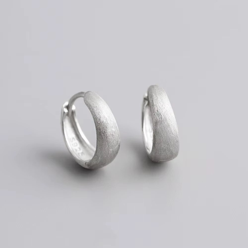 925 Sterling Silver Simple Wide Huggies Gothic Hoop Earrings for Women European Unisex Piercing Rock Jewelry Ear Buckles