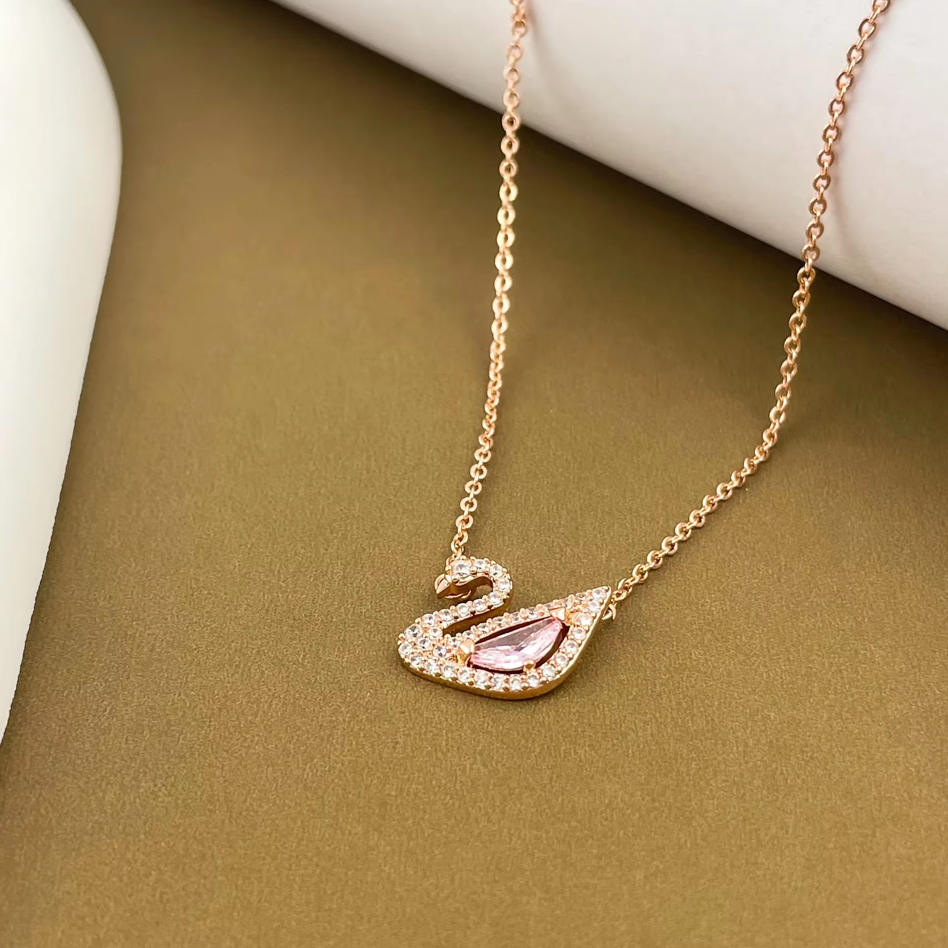 Copper Cast Swan Necklace for Women Non-Fading Simple Girls Clavicle Chain Valentine'S Day Gift Cross-Border Jewelry