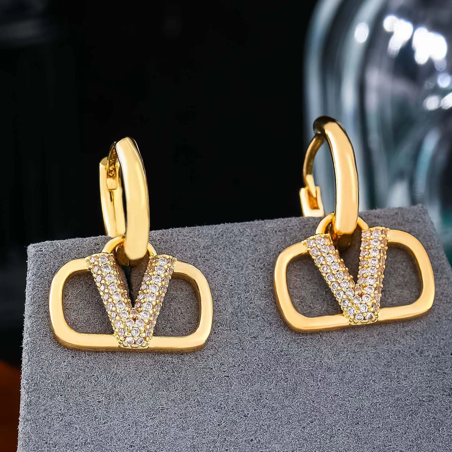 Square Letter V Full Drill Earring Women'S Fashionable Luxury Versatile High-End Feeling Ear Jewelry Elegant Personality